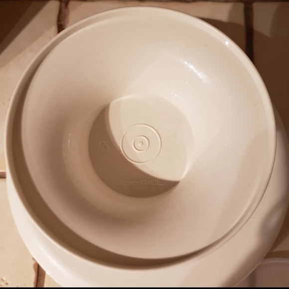 Multi-Purpose Tupperware server - Picture 4 of 5